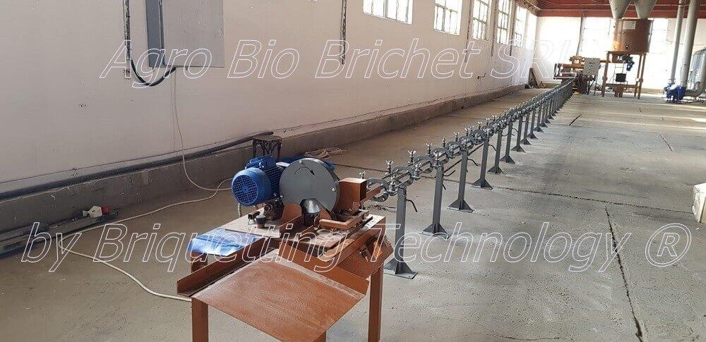Briquetting machine for sawdust in Onesti