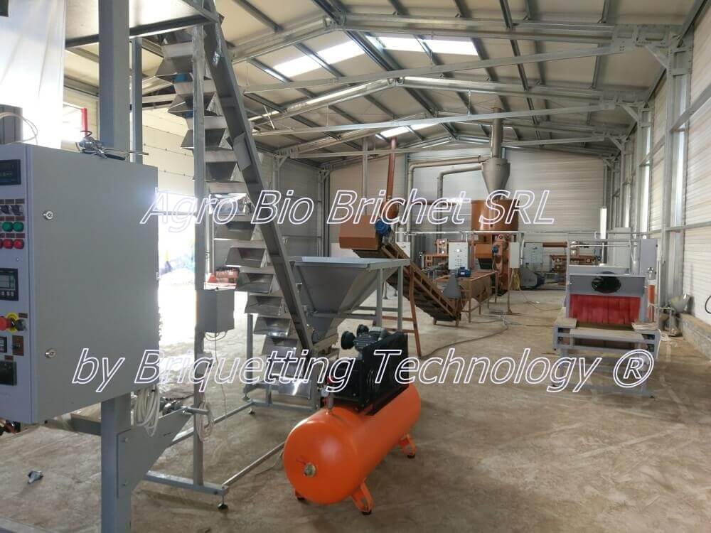 Pellet press for straw in Corbu