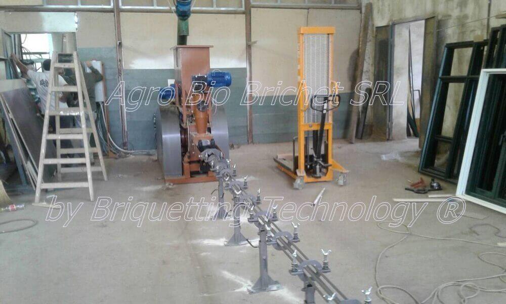 Sawdust briquetting machine 300 kg hour Drobeta Turnu Severin