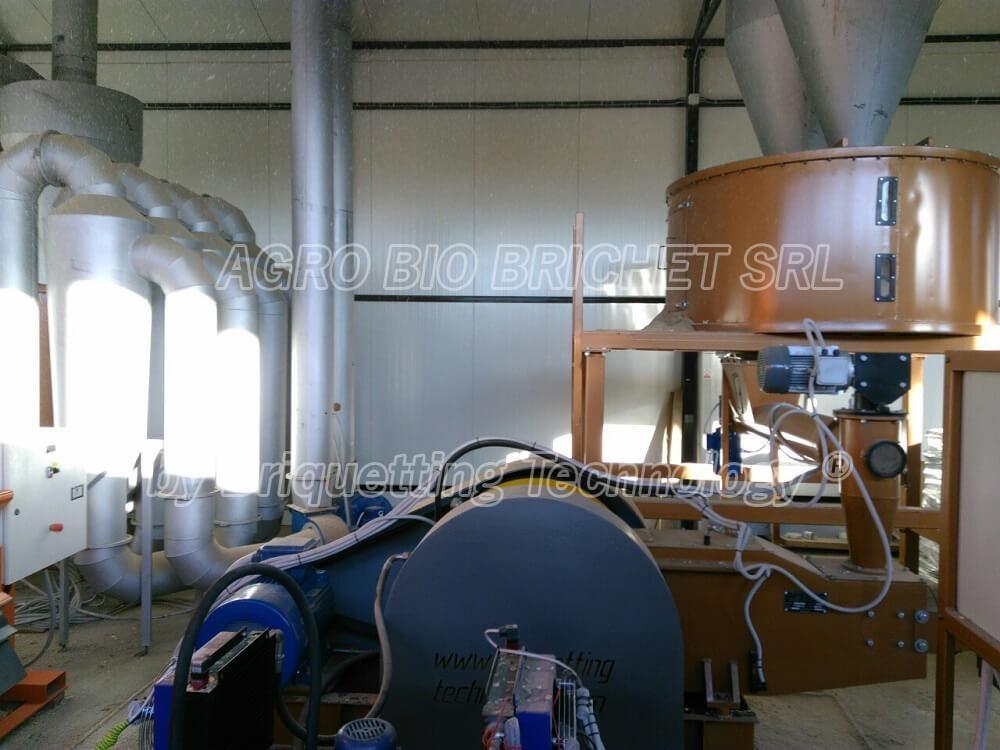 Briquetting press for sawdust in Ucea de Sus